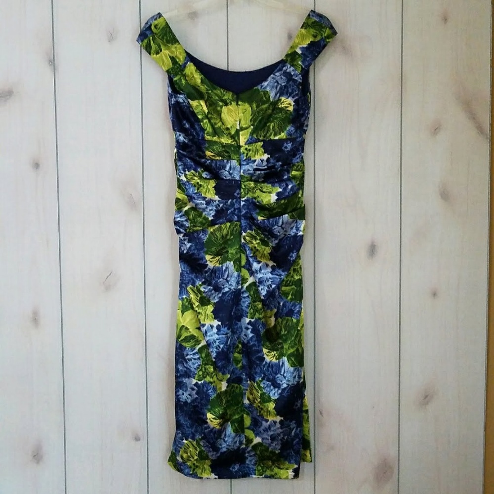 Beautiful Dress Great for Formals or Date Night! - Picture 2 of 8